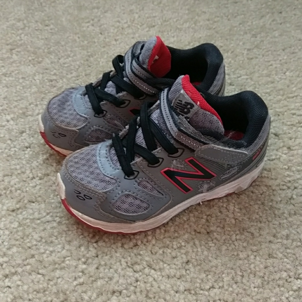 New Balance tennis shoes